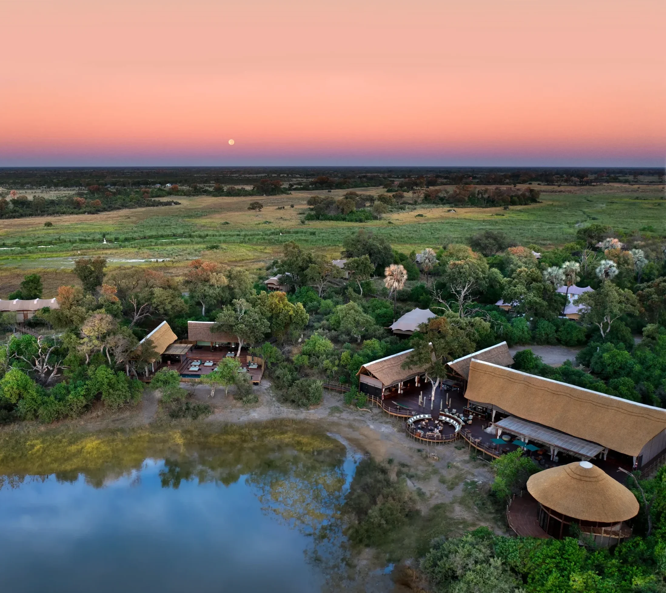 Atzaro_okavango_arieal_camp_view